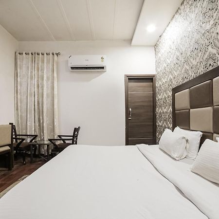 โอโย 8673 โฮเต็ล ฮอลลีวูด ไฮต์ Hotel อัมริตสา ภายนอก รูปภาพ