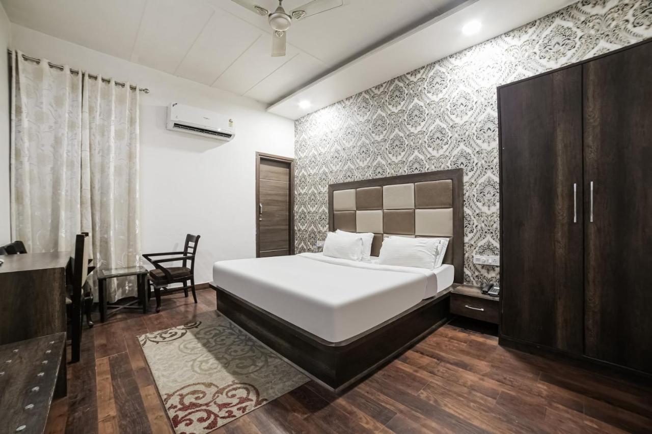 โอโย 8673 โฮเต็ล ฮอลลีวูด ไฮต์ Hotel อัมริตสา ภายนอก รูปภาพ