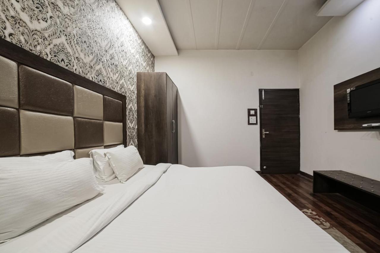 โอโย 8673 โฮเต็ล ฮอลลีวูด ไฮต์ Hotel อัมริตสา ภายนอก รูปภาพ