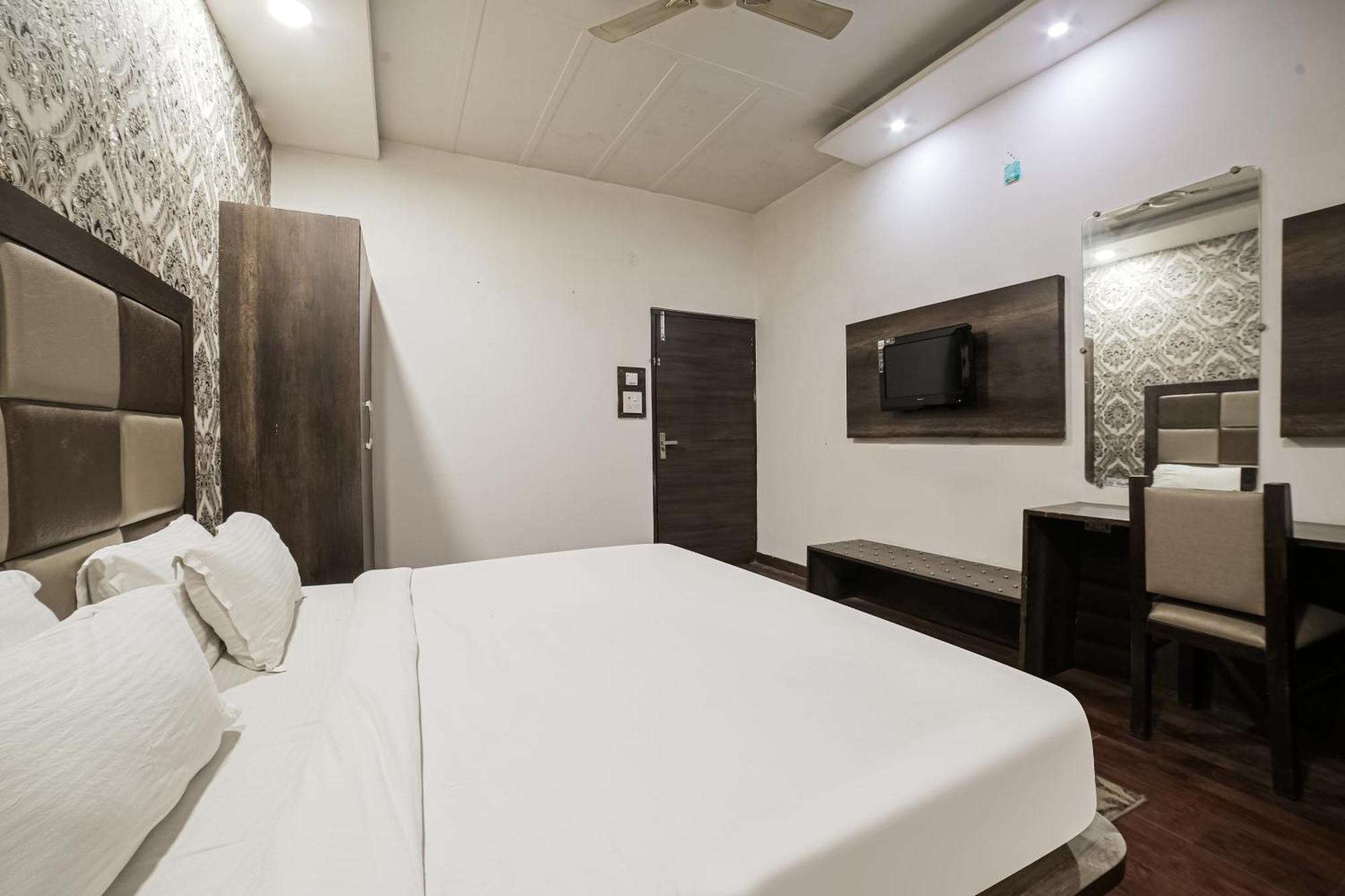 โอโย 8673 โฮเต็ล ฮอลลีวูด ไฮต์ Hotel อัมริตสา ภายนอก รูปภาพ