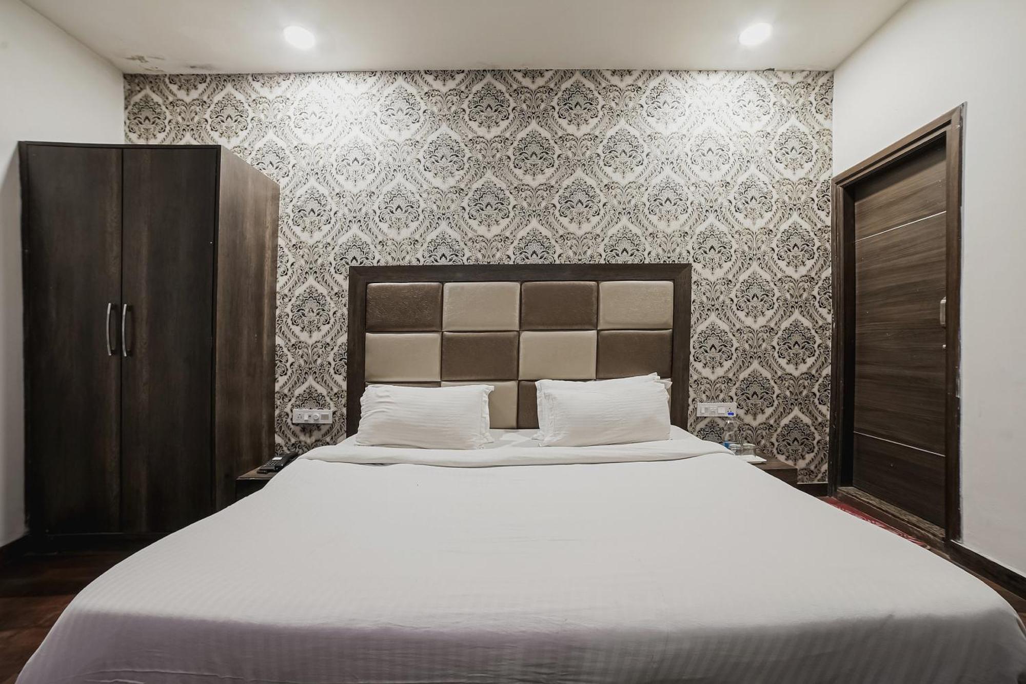 โอโย 8673 โฮเต็ล ฮอลลีวูด ไฮต์ Hotel อัมริตสา ภายนอก รูปภาพ